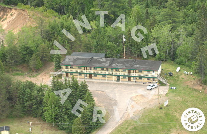 Beekers Grub and Lodging (Corner Cafe & Motel ) - 2004 Photo (newer photo)